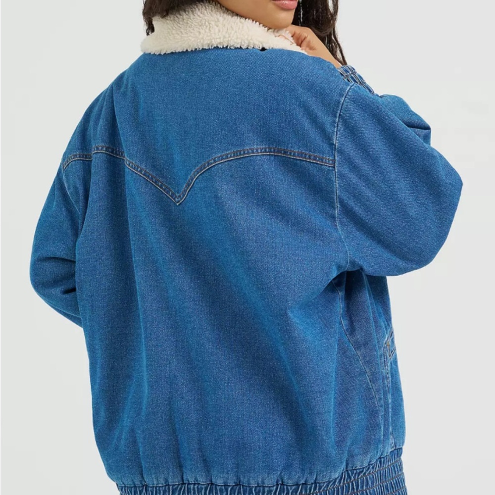 Wrangler Blue Denim Jacket with White Shearling Collar - Picture 3 of 3